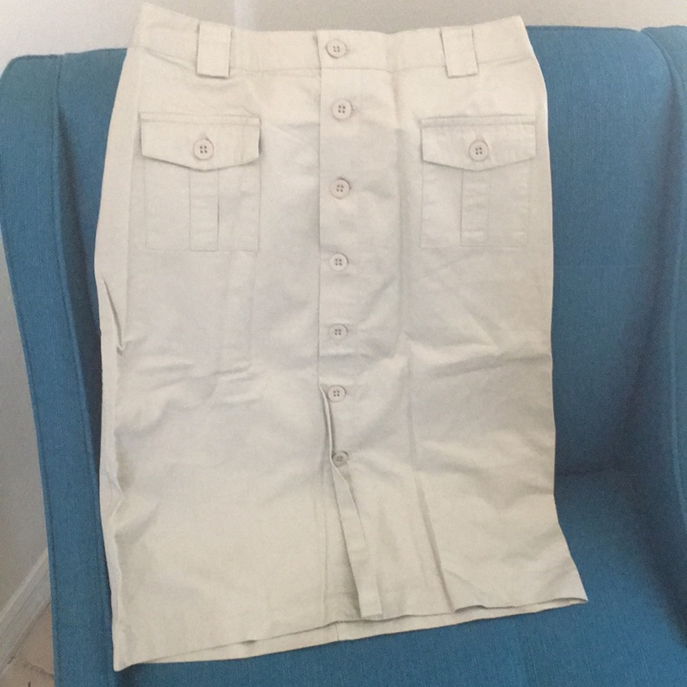 Gap khaki skirt